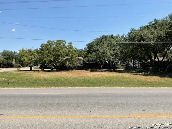 1003 Jasmine Dr, Floresville, TX 78114