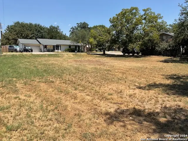 1003 Jasmine Dr, Floresville, TX 78114 - #3