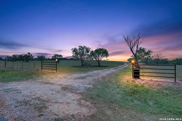 435 Farm To Market 539, Floresville, TX 78114