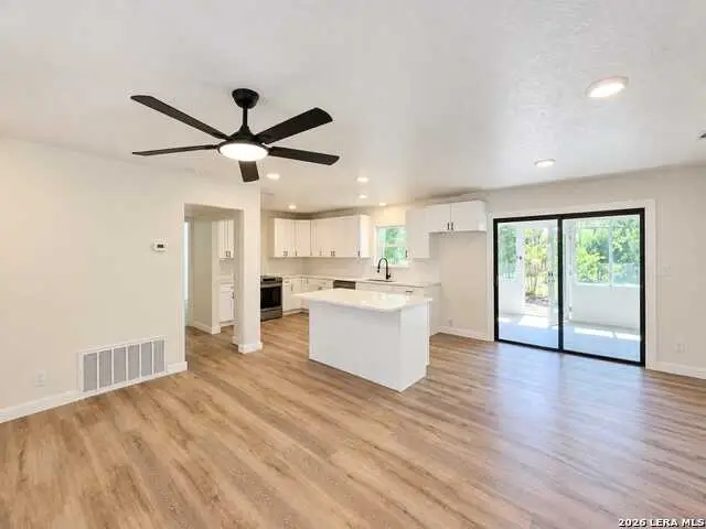 3366 W Woodlawn Ave, San Antonio, TX 78228 - #2