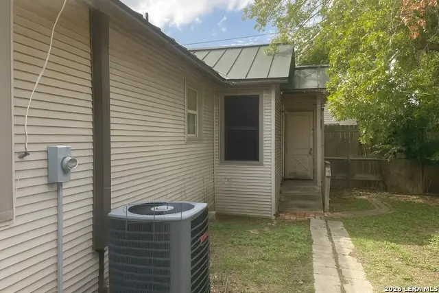 327 Hermitage, San Antonio, TX 78223 - #2