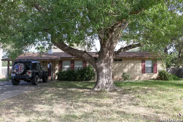 420 High Meadow Dr., Pleasanton, TX 78064 - #3