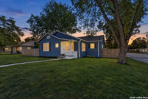 703 E Krezdorn St, Seguin, TX 78155
