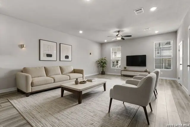 21503 Sir Walter Ln, San Antonio, TX 78256 - #3