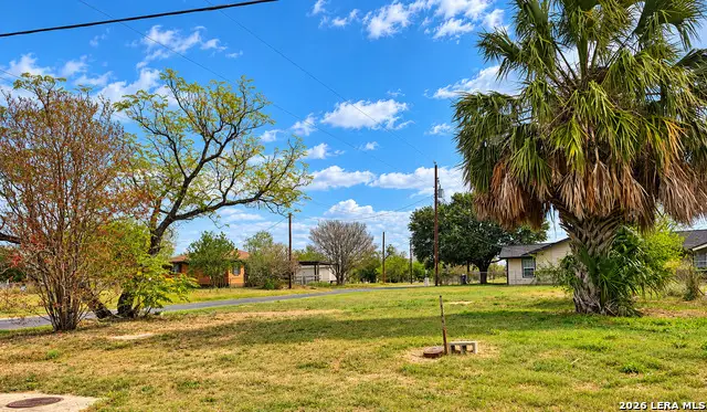 117 N Welhausen, Poth, TX 78147 - #2
