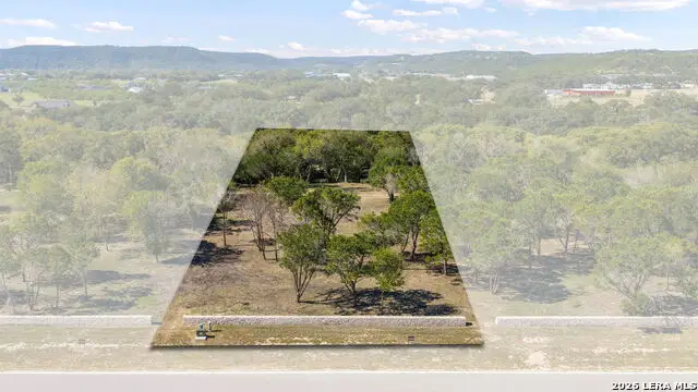 304 Riverfront Dr, New Braunfels, TX 78132 - #2