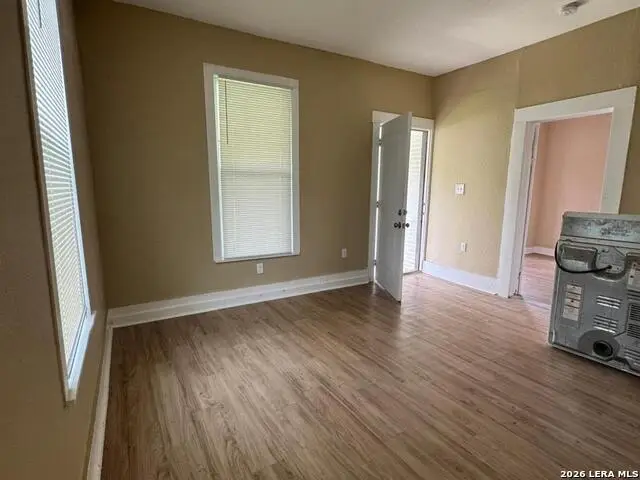 326 Stonewall St, San Antonio, TX 78214 - #2