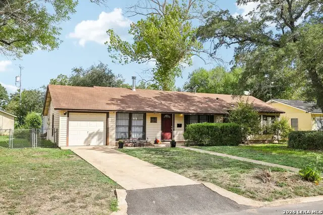 960 Sowell St, Seguin, TX 78155 - #1