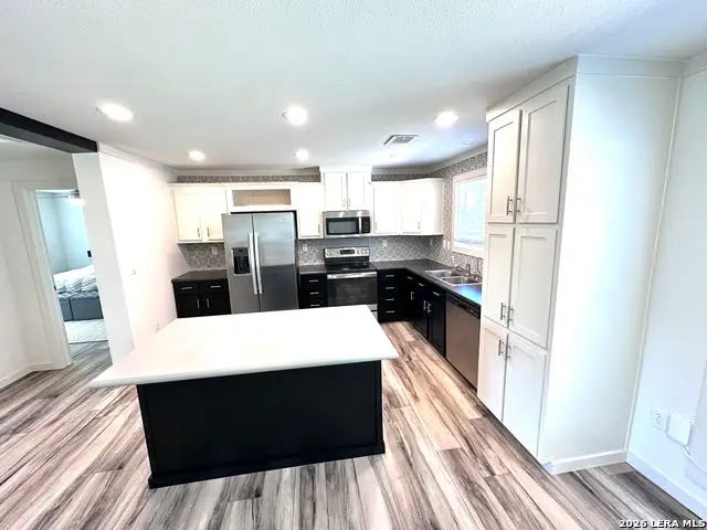 882 Spur Rd, Lakehills, TX 78063 - #2