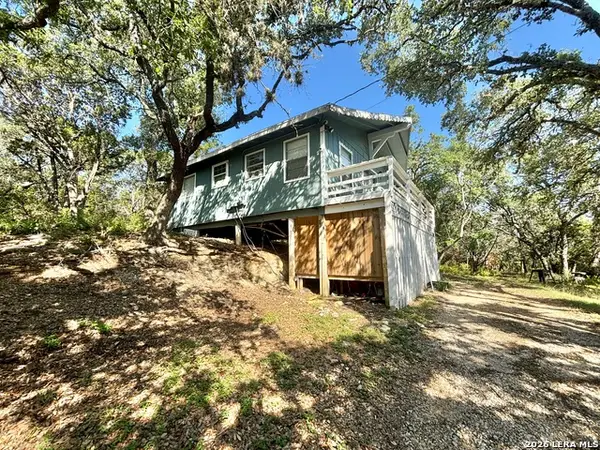 571 Firefly Dr, Canyon Lake, TX 78133
