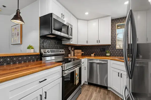 2700 Lawrence Crossley Road #105, Palm Springs, CA 92264
