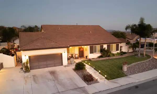 102 Knoll Crest Drive, Calimesa, CA 92320