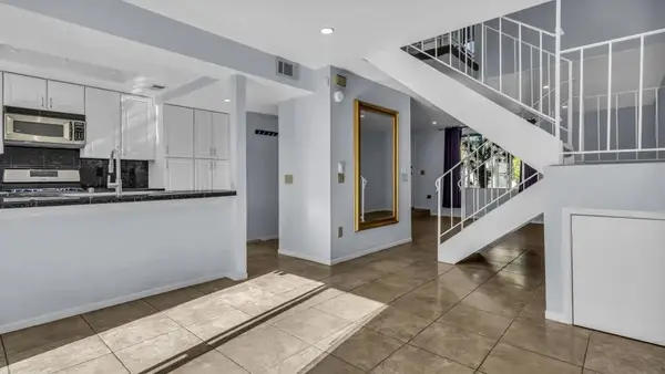 266 E Via Escuela #G, Palm Springs, CA 92262