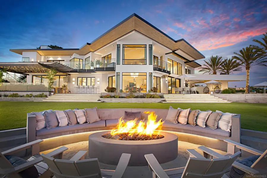 5416 Candlelight Dr, La Jolla, CA 92037 - Image #2