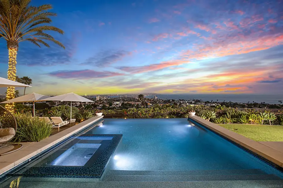 5416 Candlelight Dr, La Jolla, CA 92037 - Image #3