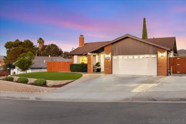 12431 Ridgeton Dr, Lakeside, CA 92040