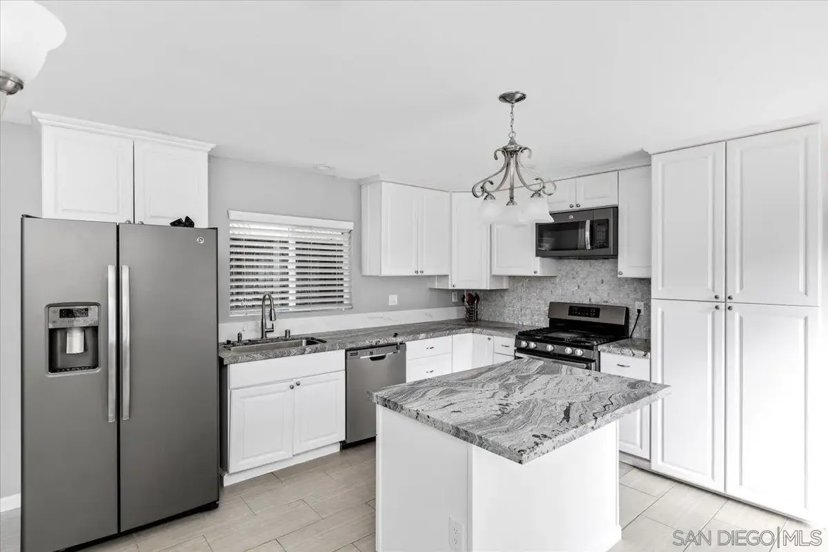 401 Blueridge Place, Escondido, CA 92026 - Image #1