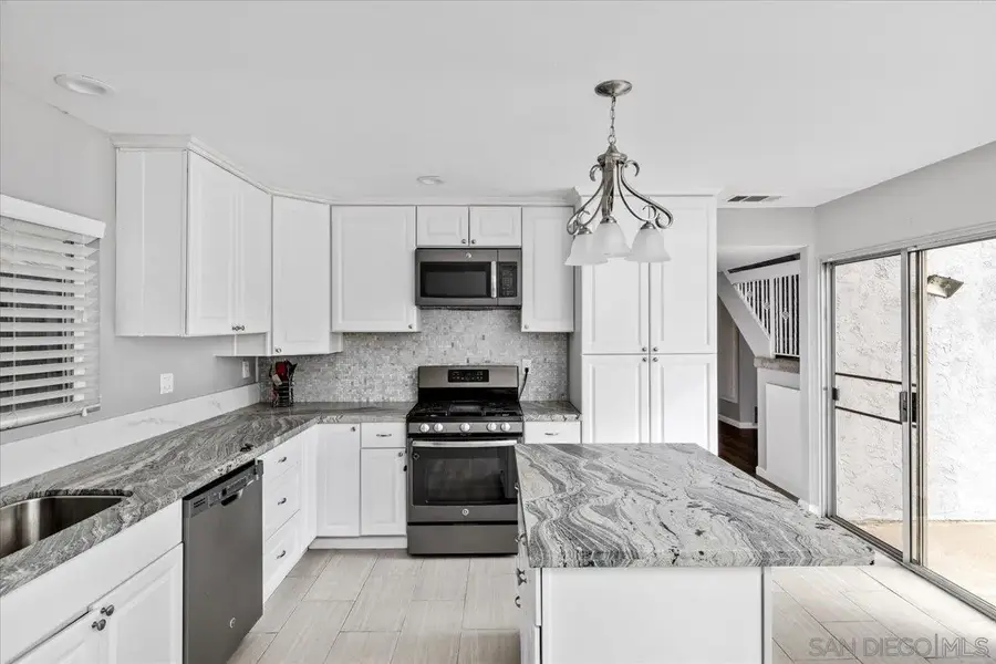 401 Blueridge Place, Escondido, CA 92026 - Image #2