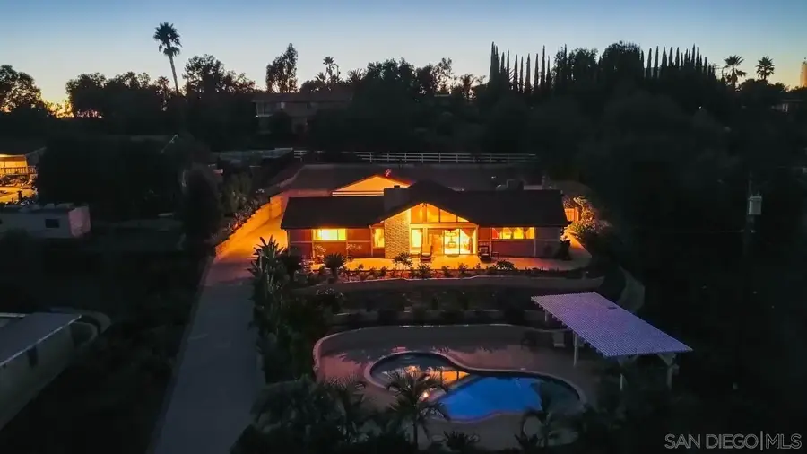 732 Hamilton Lane, Fallbrook, CA 92028 - Image #2