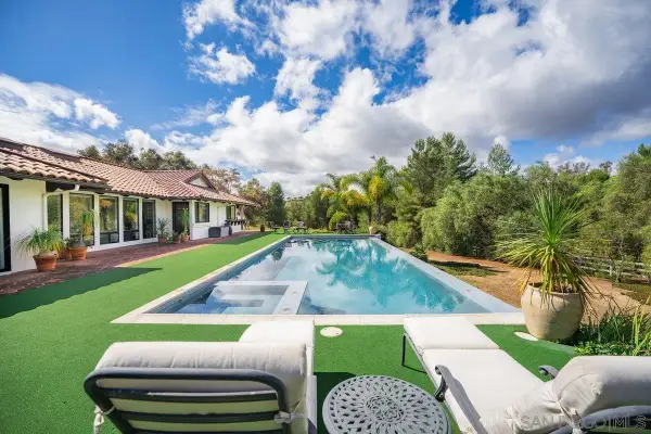 11 Country Glen Rd, Fallbrook, CA 92028