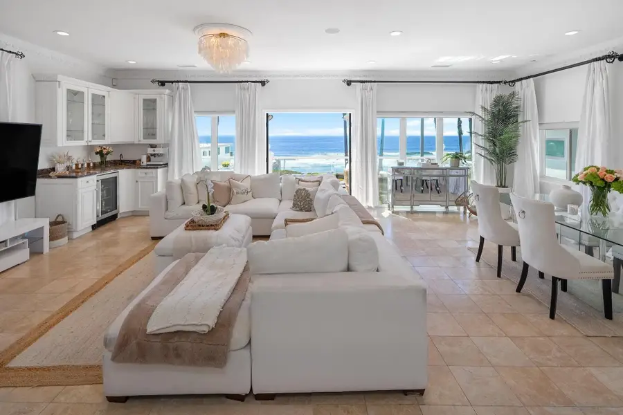 208 S Pacific St, Oceanside, CA 92054 - Image #3