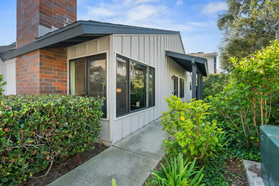 8222 Caminito Modena, La Jolla, CA 92037 - Image #2