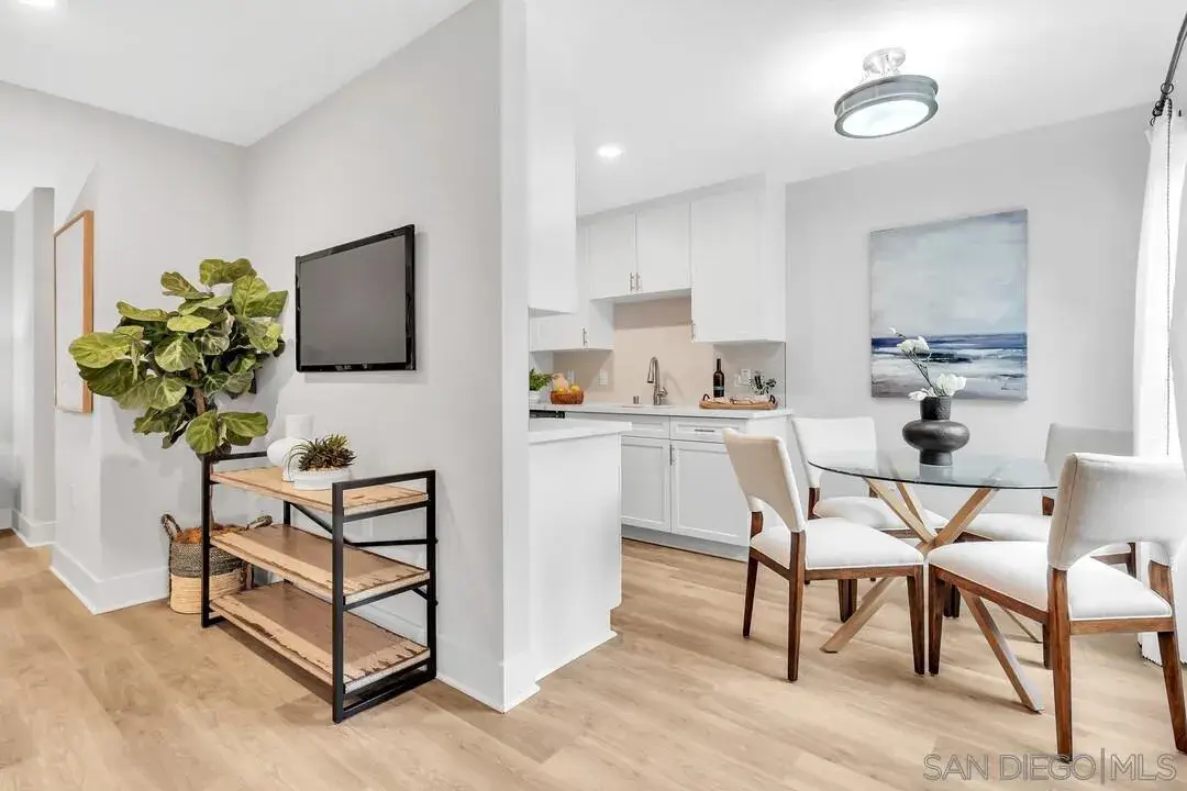 8644 Via Mallorca #F, La Jolla, CA 92037 - Image #1