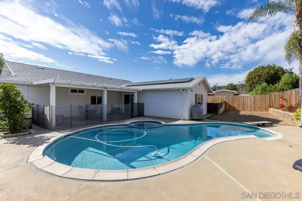 1070 Paula Way, Escondido, CA 92027