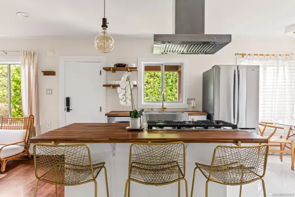 11202 Emelita, North Hollywood, CA 91601