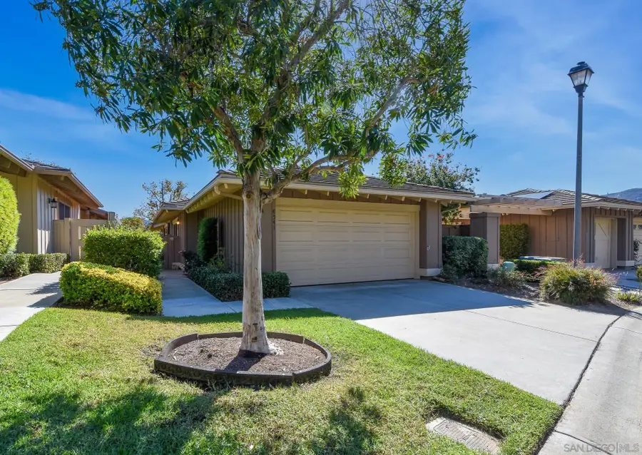 8541 Circle R Course, Escondido, CA 92026 - Image #2