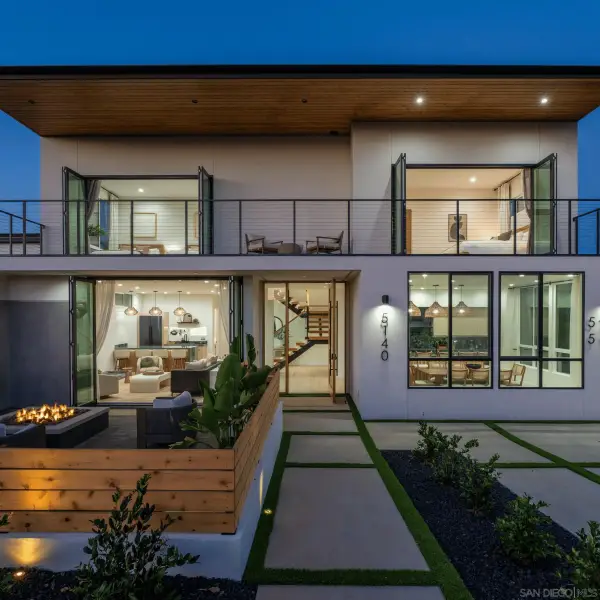 5140 Los Robles Drive, Carlsbad, CA 92008