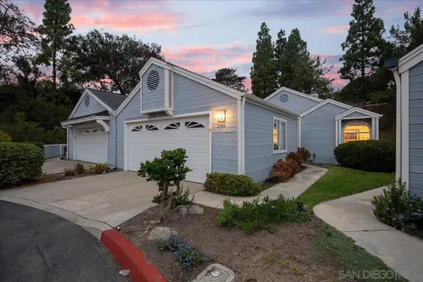 2006 Mountain Vista Way, Oceanside, CA 92054