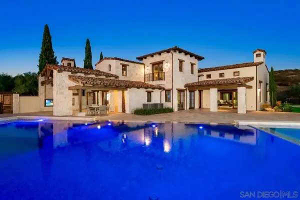 8069 Entrada De Luz E, San Diego, CA 92127