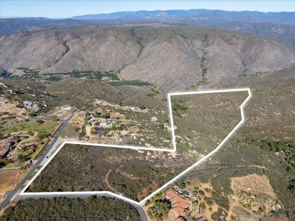 Hawkeye Downs Way #A70, Ramona, CA 92065