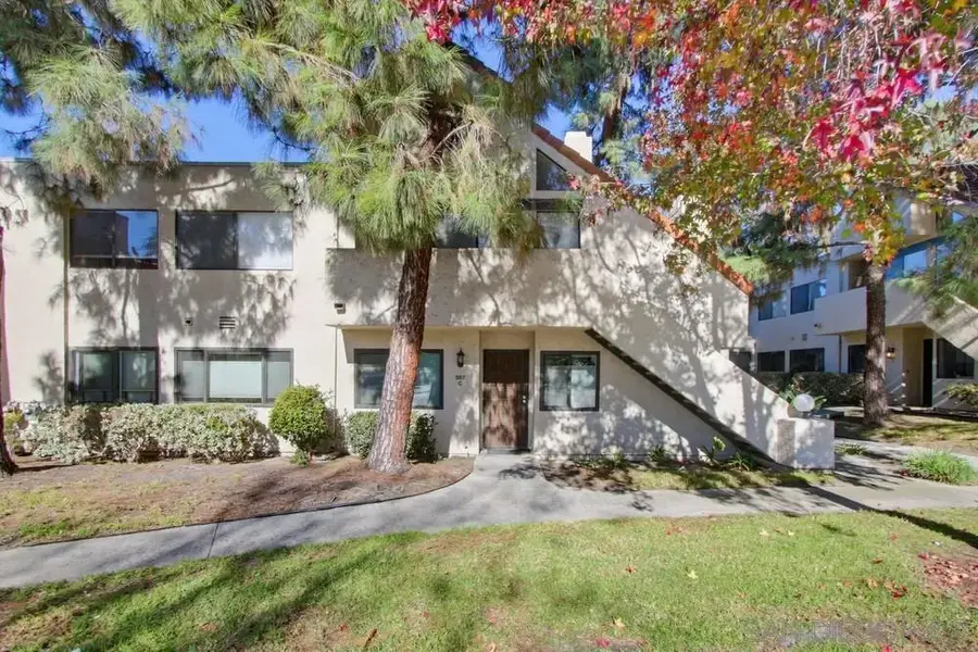 387 N Melrose Dr #D, Vista, CA 92083 - Image #3