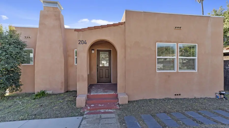 204 N Citrus Ave, Vista, CA 92084 - Image #2