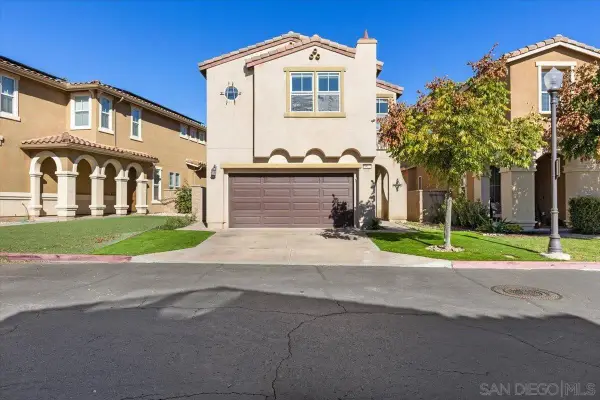 10034 Leavesly Trail, Santee, CA 92071