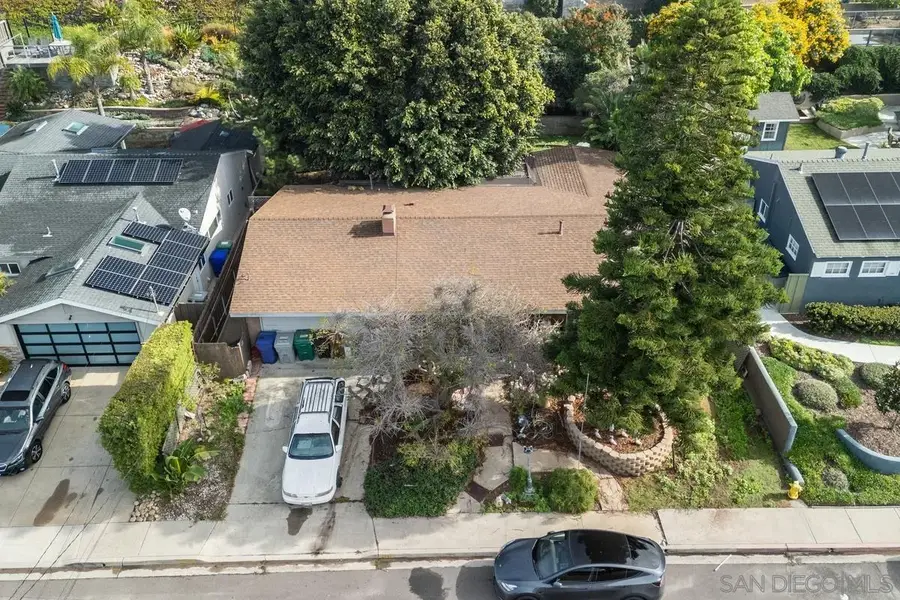 2747 Fairfield St, San Diego, CA 92110 - Image #2