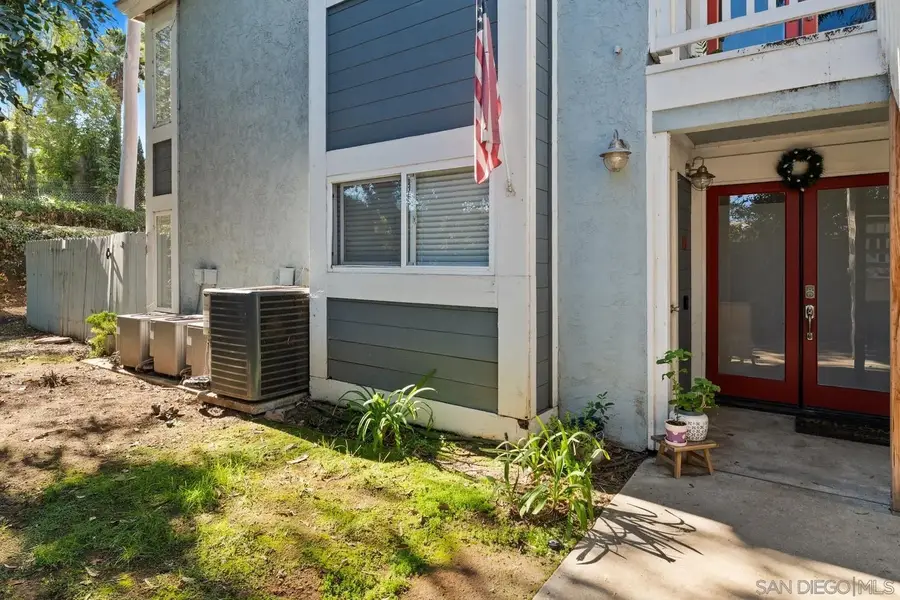 1564 Tanglewood Ln #19, Escondido, CA 92029 - Image #2