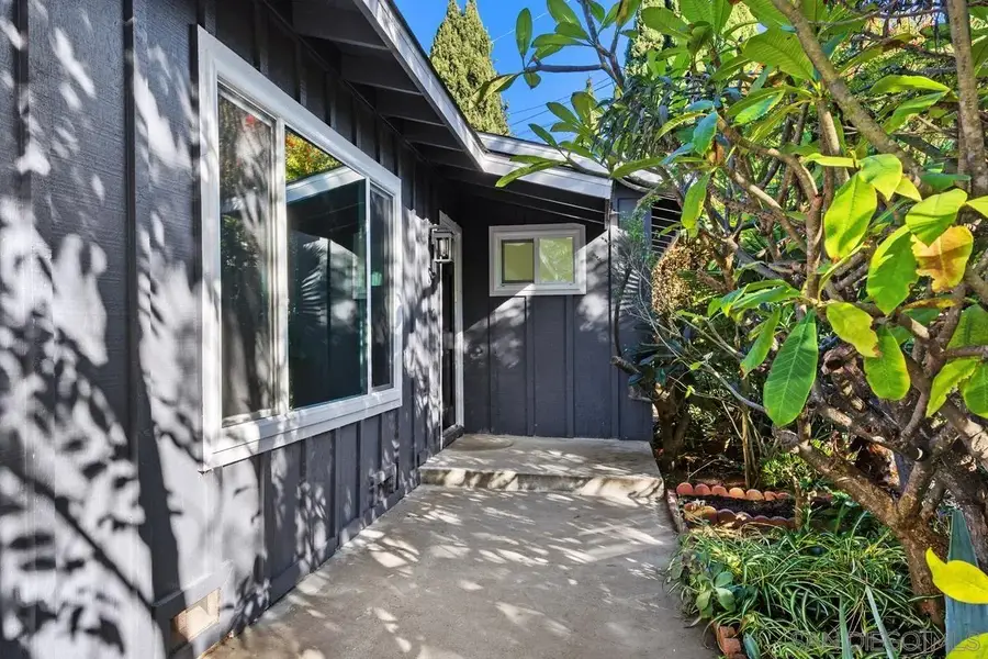 601 Corona Ct, Vista, CA 92081 - Image #3