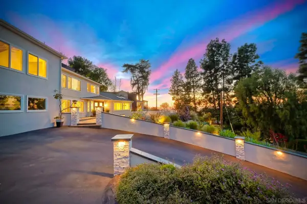 9945 Alto Dr, La Mesa, CA 91941