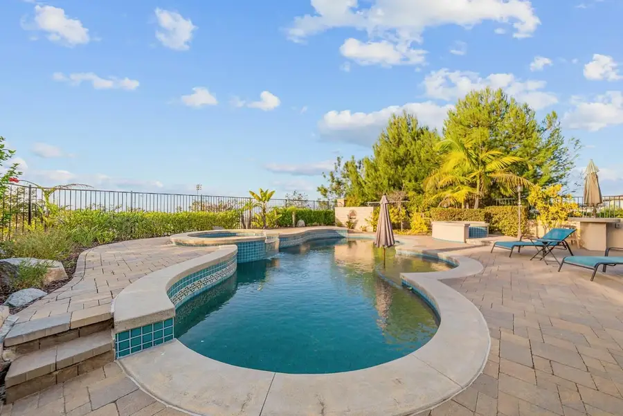 542 Adobe Estates Dr, Vista, CA 92083 - Image #3