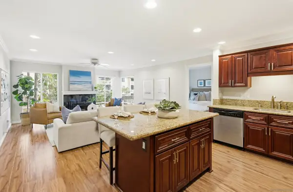 1775 Diamond St #220, San Diego, CA 92109