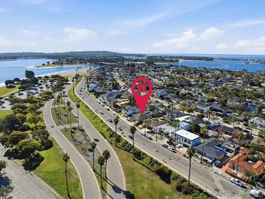 3634 Crown Point Dr, San Diego, CA 92109 - #3