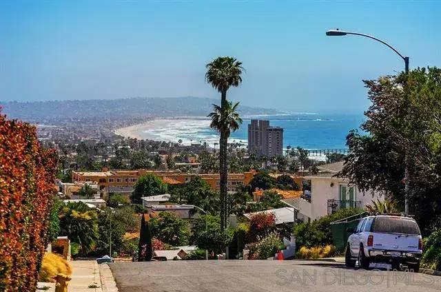 5512 Candlelight Drive, La Jolla, CA 92037 - Image #2