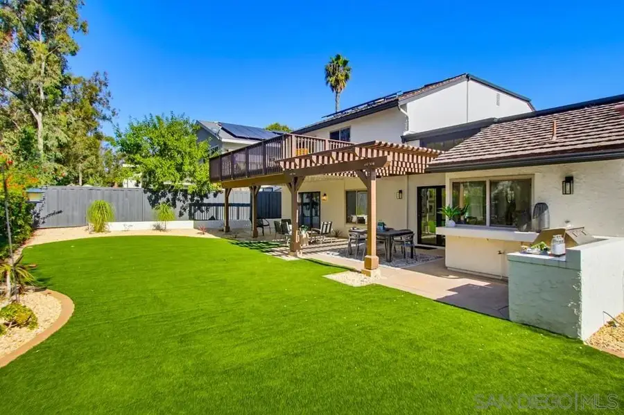 10260 Meadowview Dr, San Diego, CA 92131 - Image #2