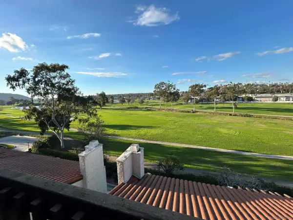 2502 Navarra Dr #221, Carlsbad, CA 92009