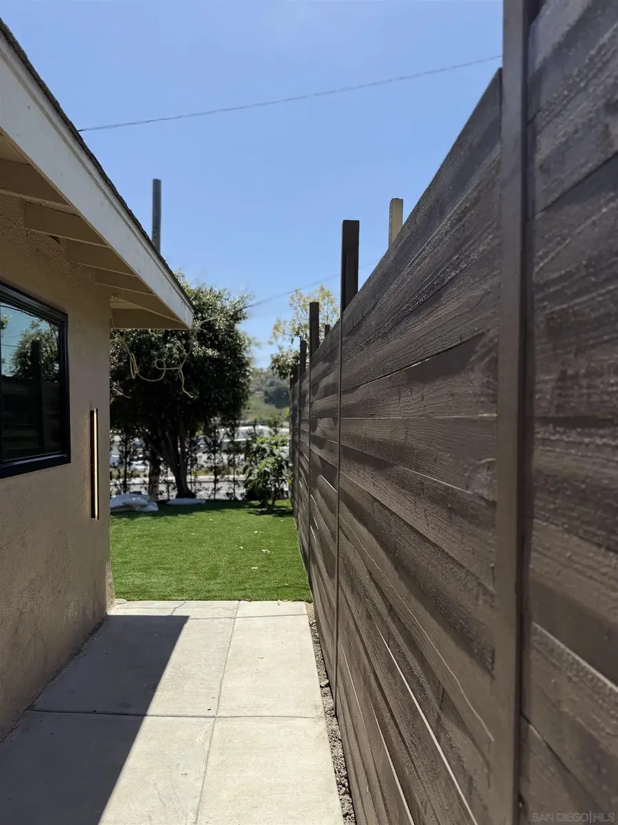 519 Camelot Dr, Oceanside, CA 92054 - #3