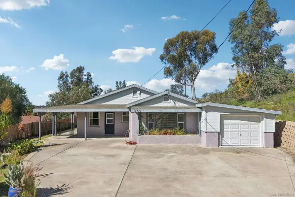 203 D St, Ramona, CA 92065
