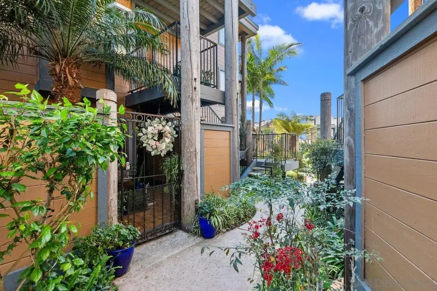 4011 Layang Layang Cir #F, Carlsbad, CA 92008 - #3